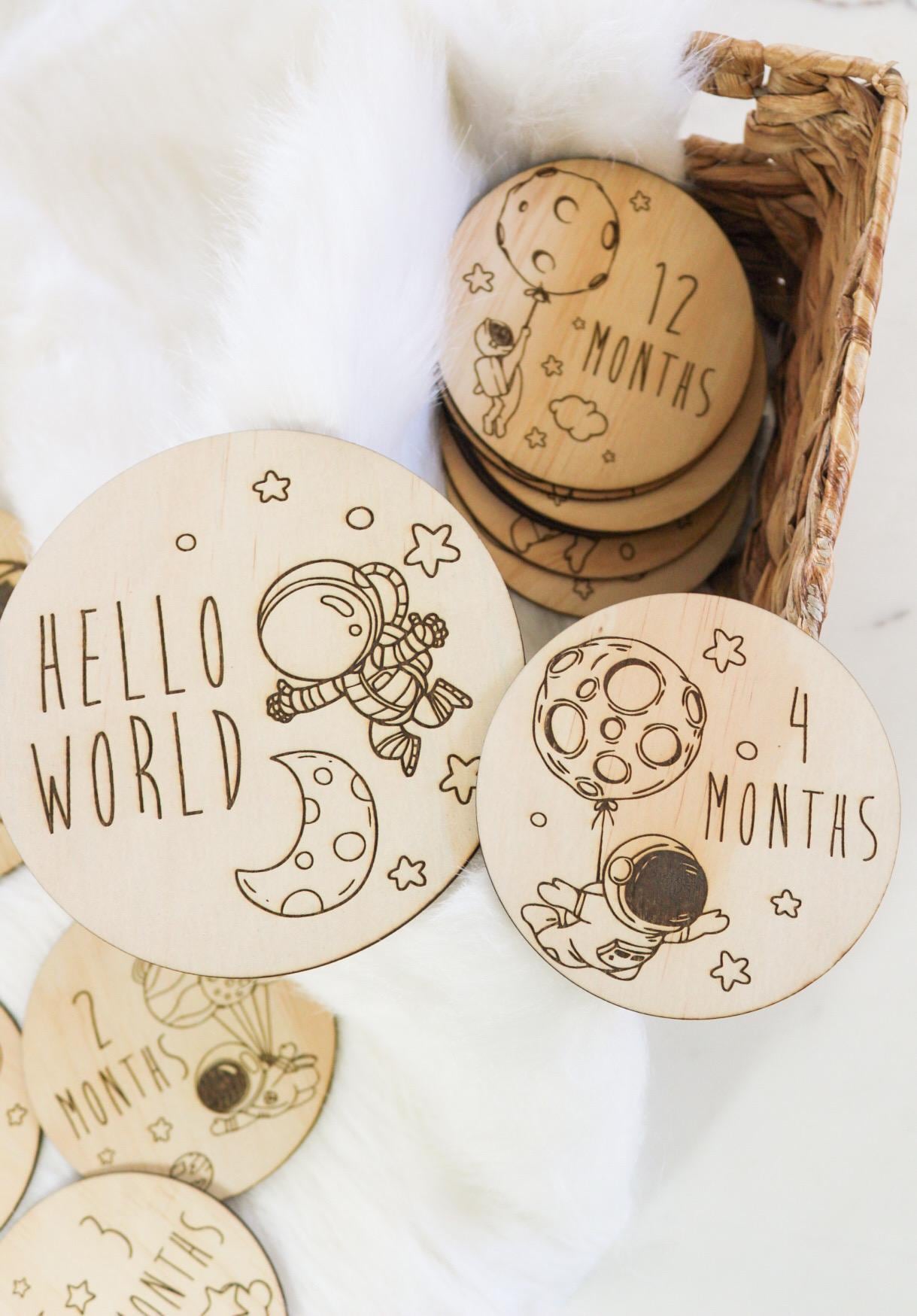 Spaceman Baby Milestone Discs – Wooden Keepsake Set (12 months + Birth Announcement)