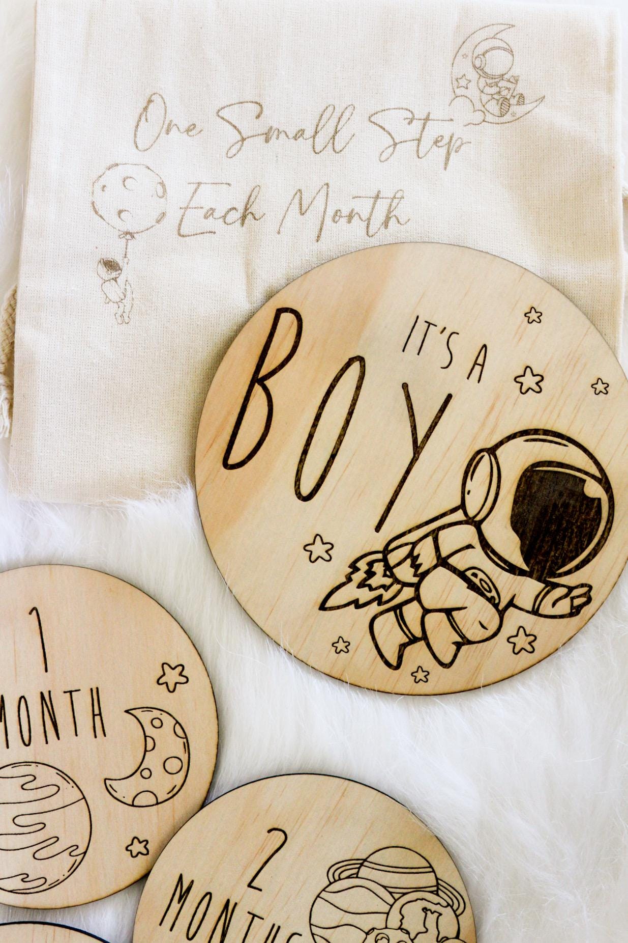 Spaceman Baby Milestone Discs – Wooden Keepsake Set (12 months + Birth Announcement)