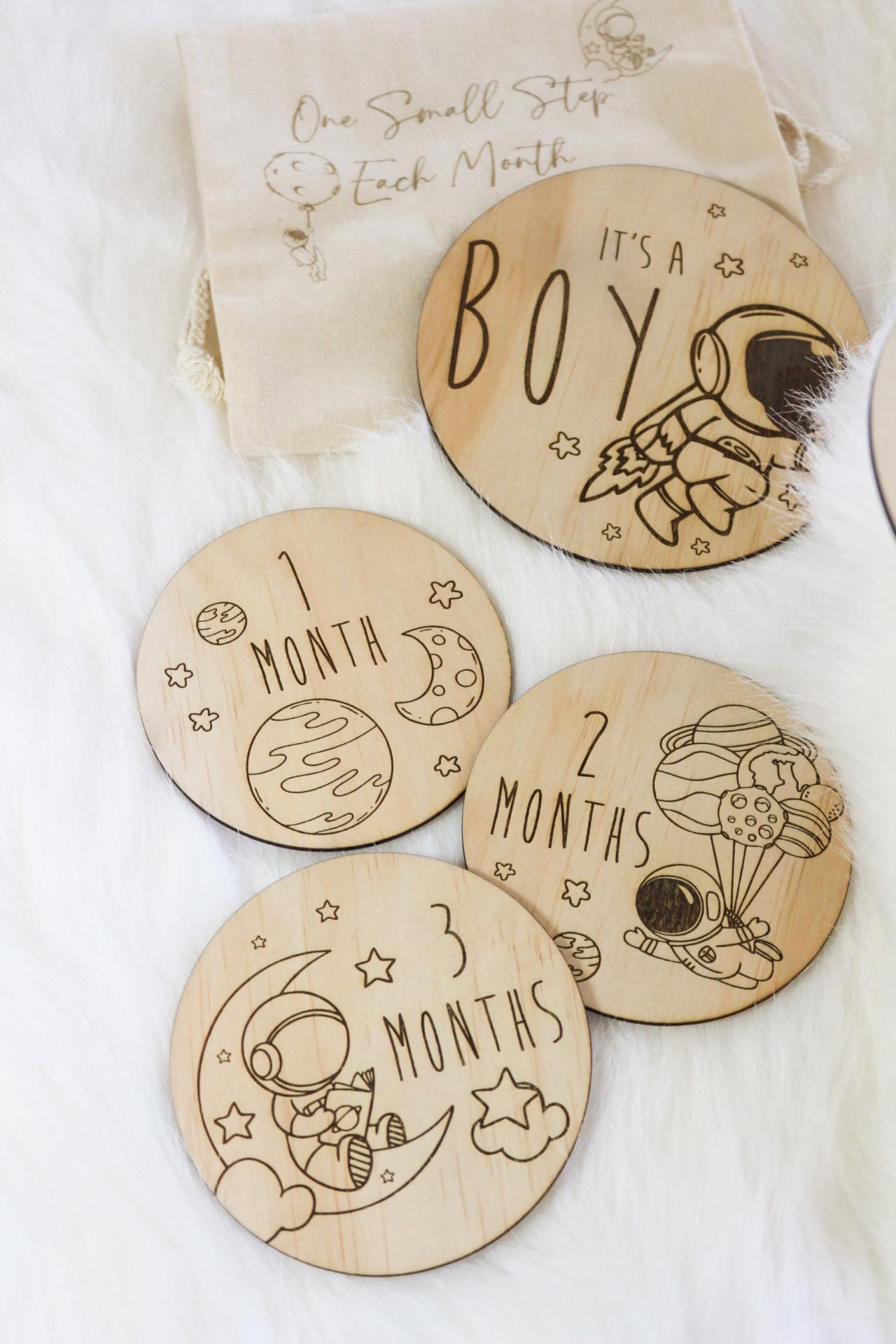 Spaceman Baby Milestone Discs – Wooden Keepsake Set (12 months + Birth Announcement)