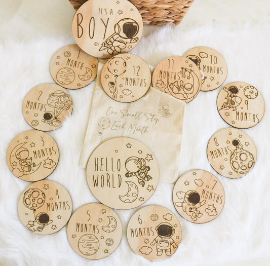 Spaceman Baby Milestone Discs – Wooden Keepsake Set (12 months + Birth Announcement)