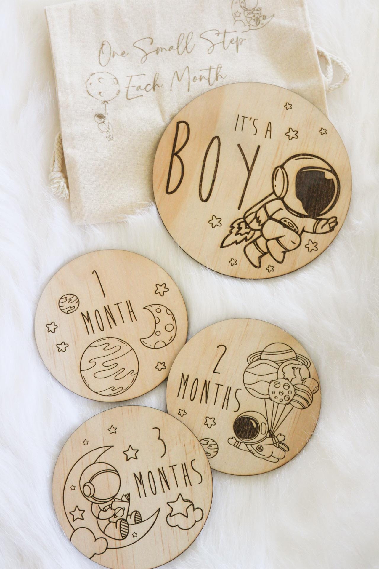 Spaceman Baby Milestone Discs – Wooden Keepsake Set (12 months + Birth Announcement)