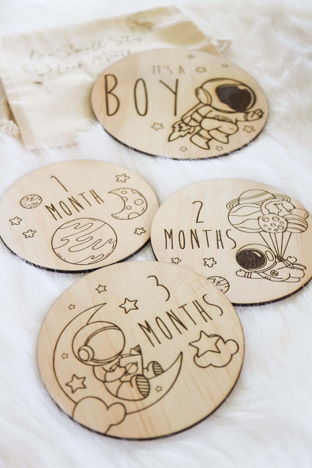 Spaceman Baby Milestone Discs – Wooden Keepsake Set (12 months + Birth Announcement)